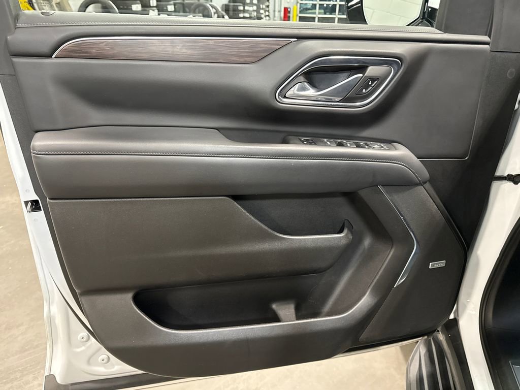 Used 2023 Chevrolet Suburban LT w/ Luxury Package image 7