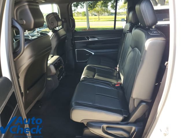 Used 2024 Jeep Wagoneer Series II w/ Flexible Seating Group AWD/4WD image 12