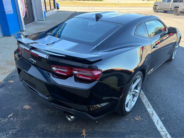 Used 2024 Chevrolet Camaro LT w/ Technology Package RWD image 5