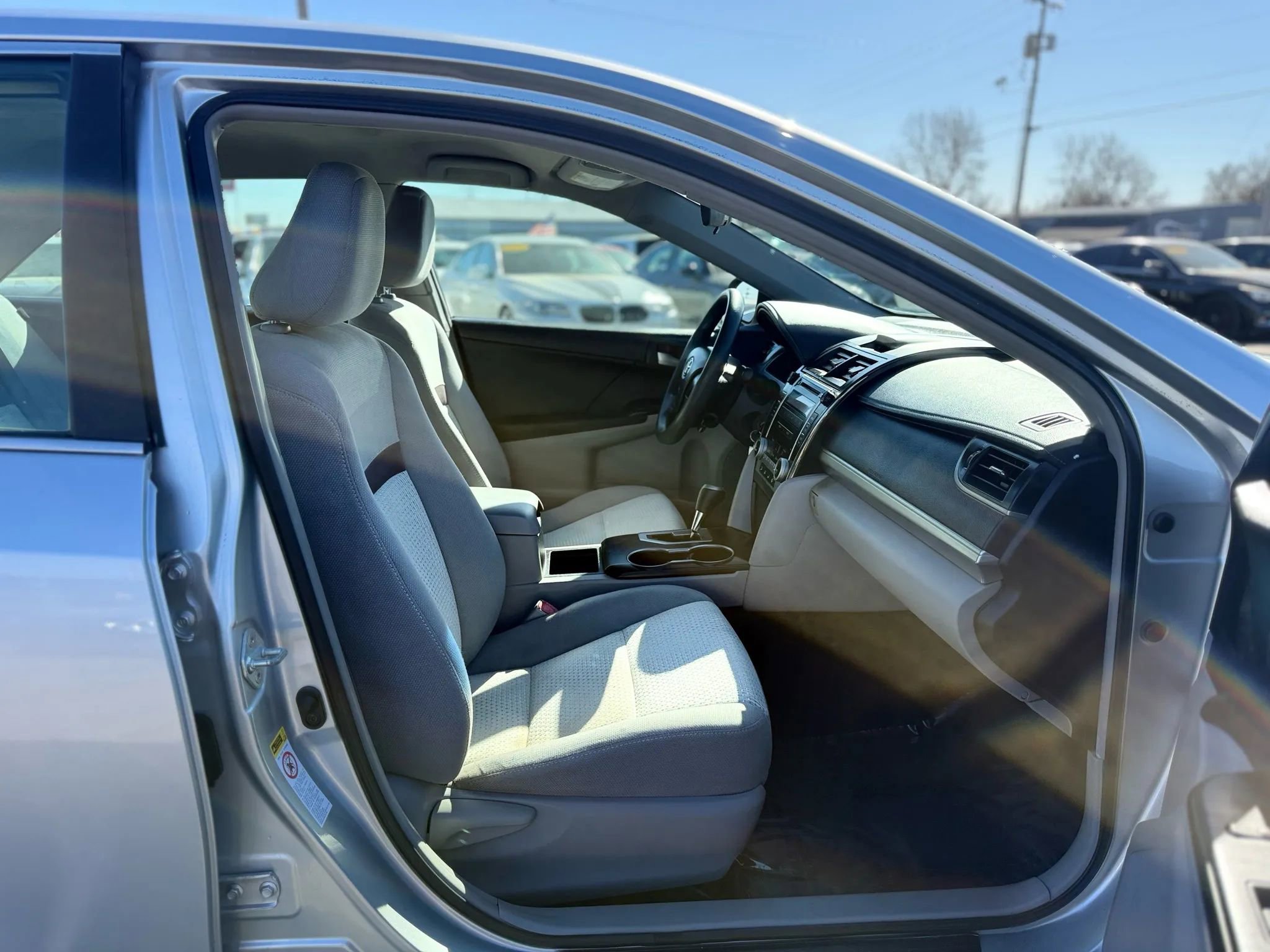 Used 2012 Toyota Camry L FWD image 31