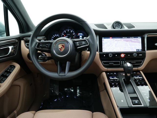 Certified 2026 Porsche Macan AWD/4WD image 18