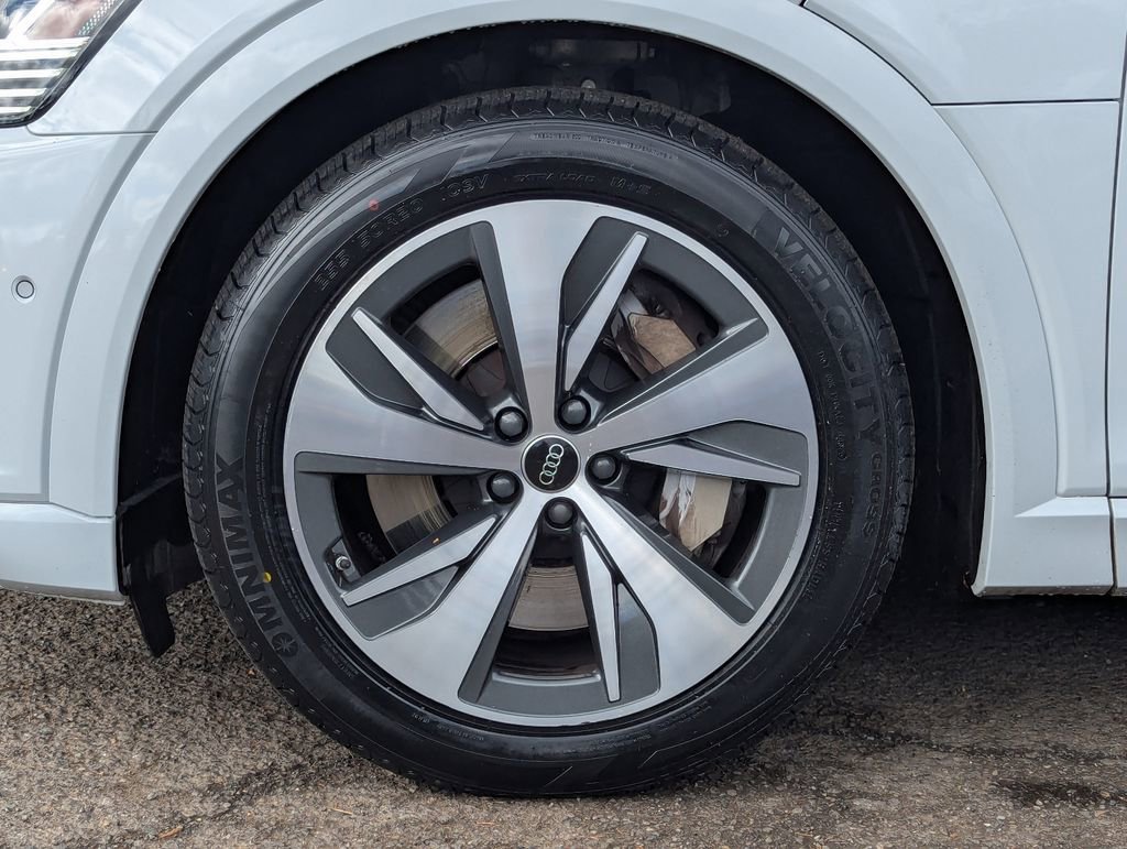 Used 2024 Audi Q8 e-tron Premium Plus w/ Premium Plus Package AWD/4WD image 43
