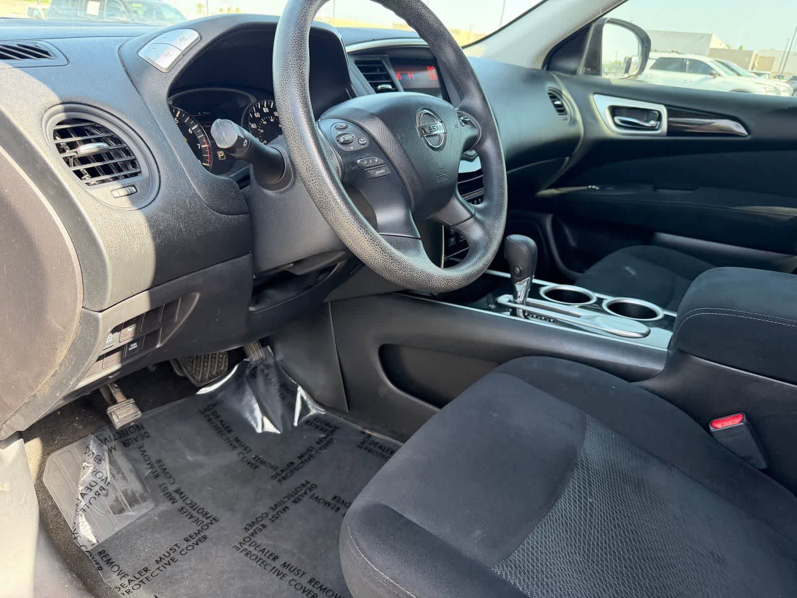 Used 2015 Nissan Pathfinder S FWD image 2