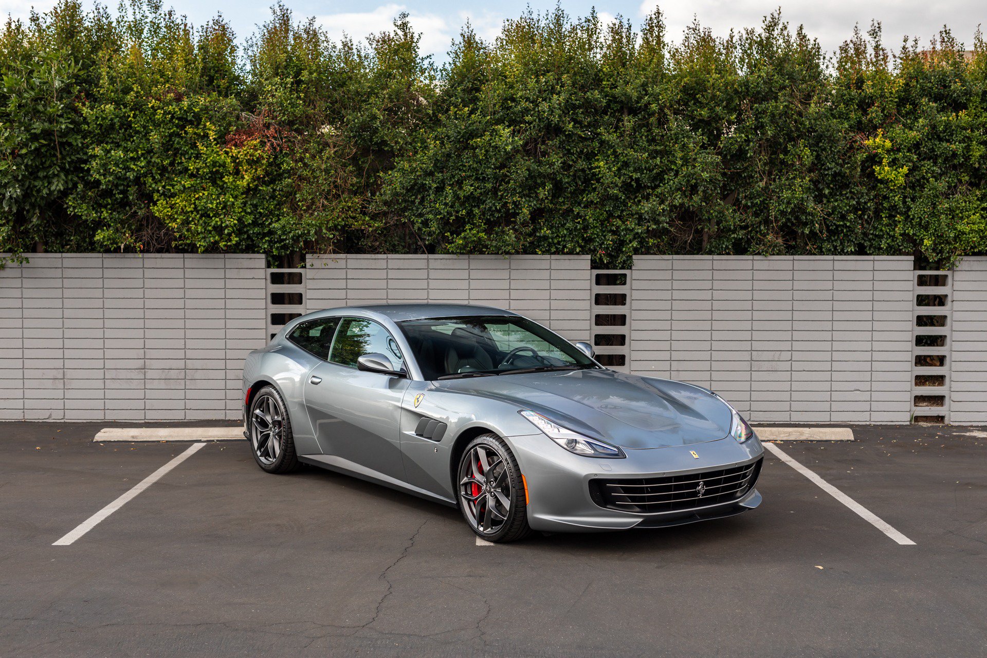 Used 2018 Ferrari GTC4Lusso T RWD image 11