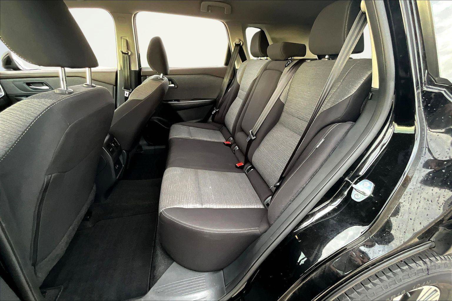 Used 2023 Nissan Rogue SV image 26