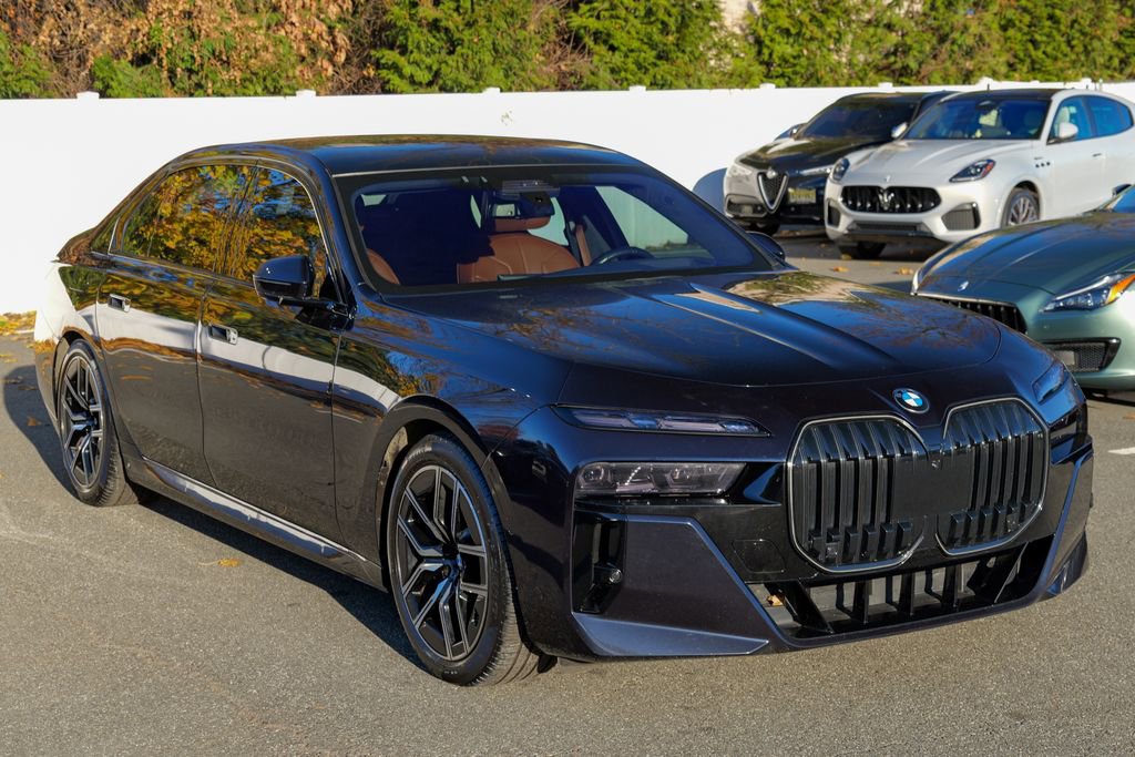 Used 2023 BMW 760i xDrive w/ Executive Package AWD/4WD image 9