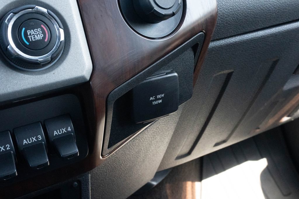 Used 2015 Ford F250 Lariat w/ Lariat Ultimate Package image 41