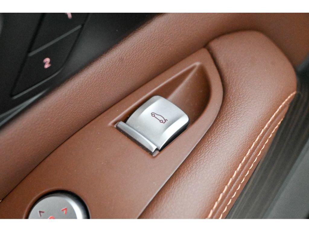 Used 2025 BMW X7 xDrive40i w/ Executive Package image 39