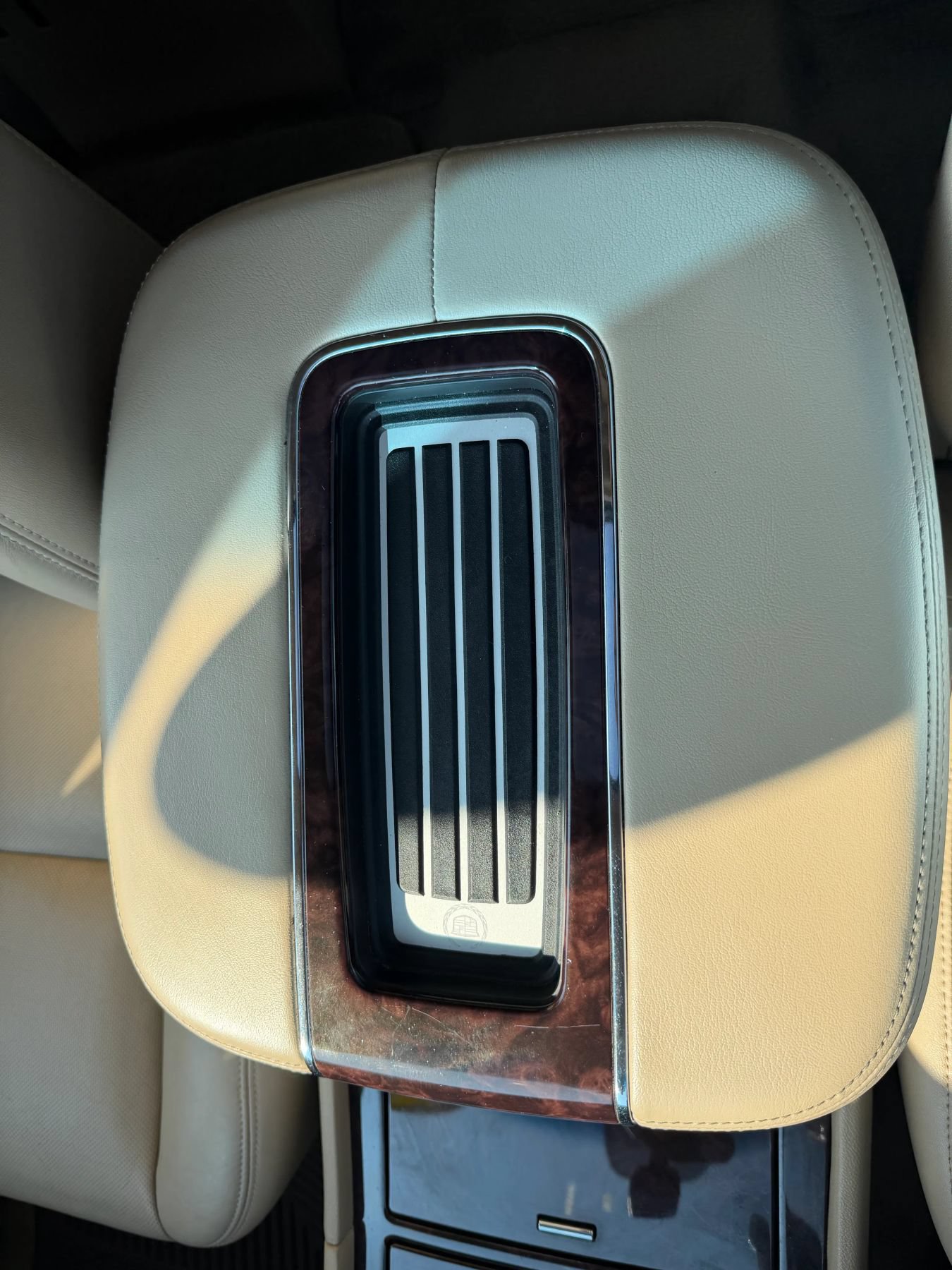 Used 2013 Cadillac Escalade ESV Premium RWD image 26