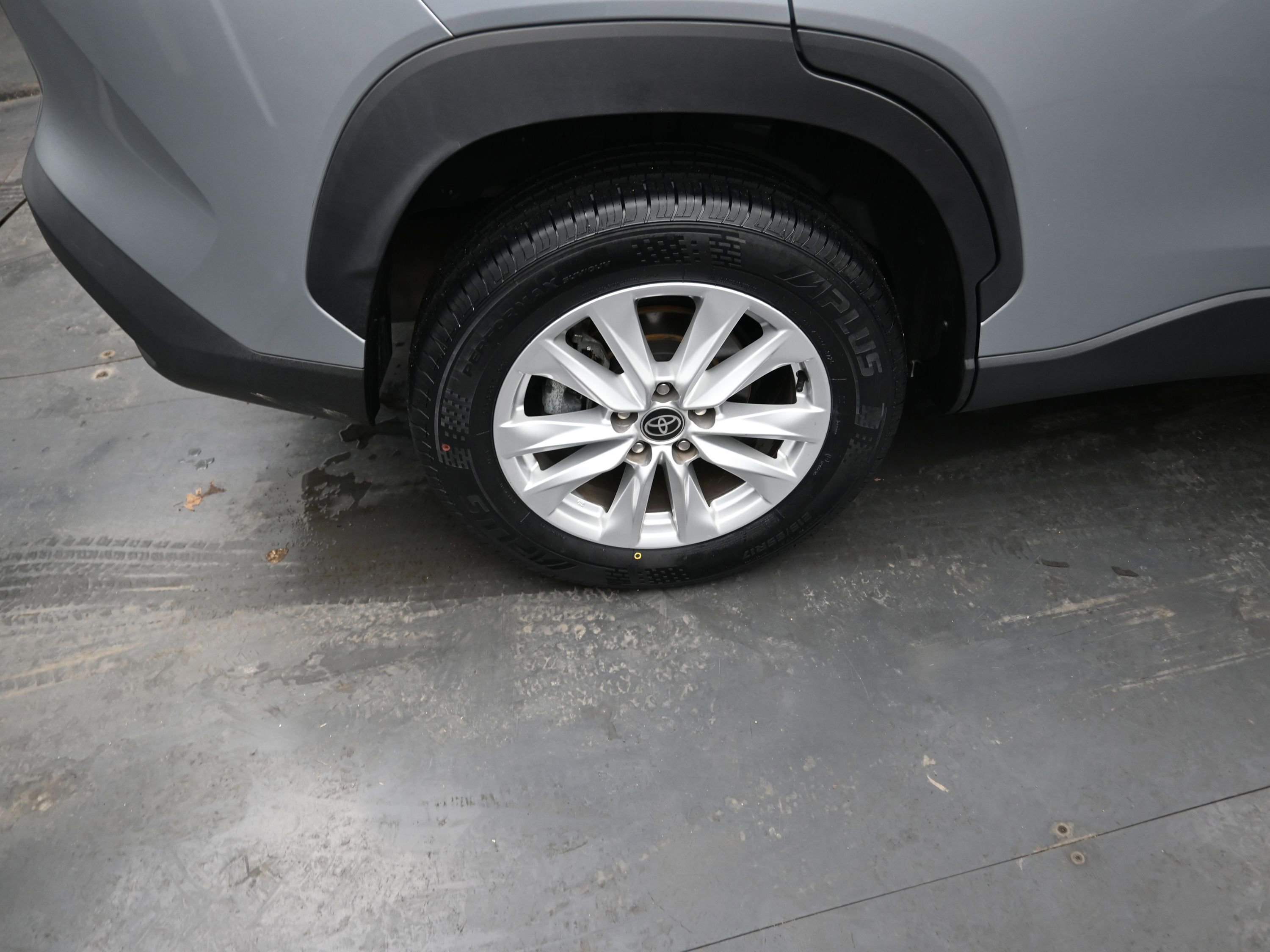 Used 2022 Toyota Corolla Cross LE image 9