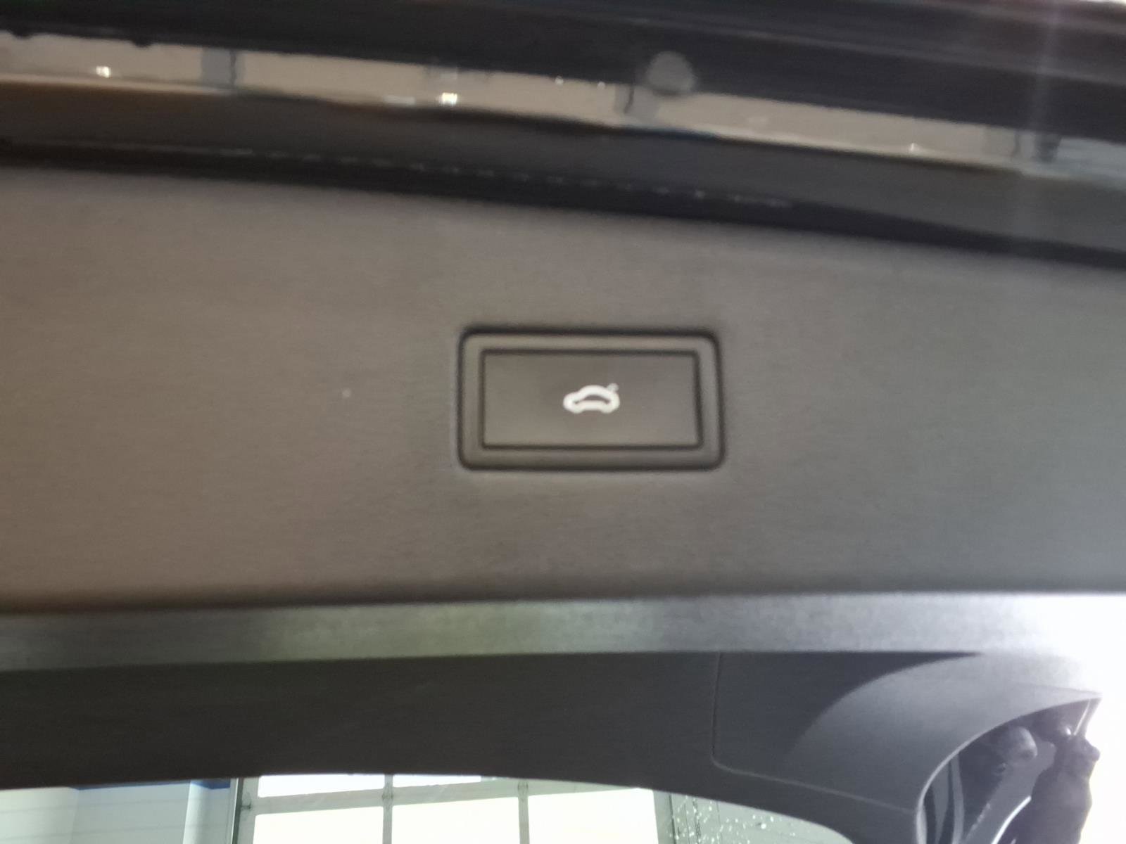 Used 2022 Volkswagen Tiguan SE AWD/4WD image 18