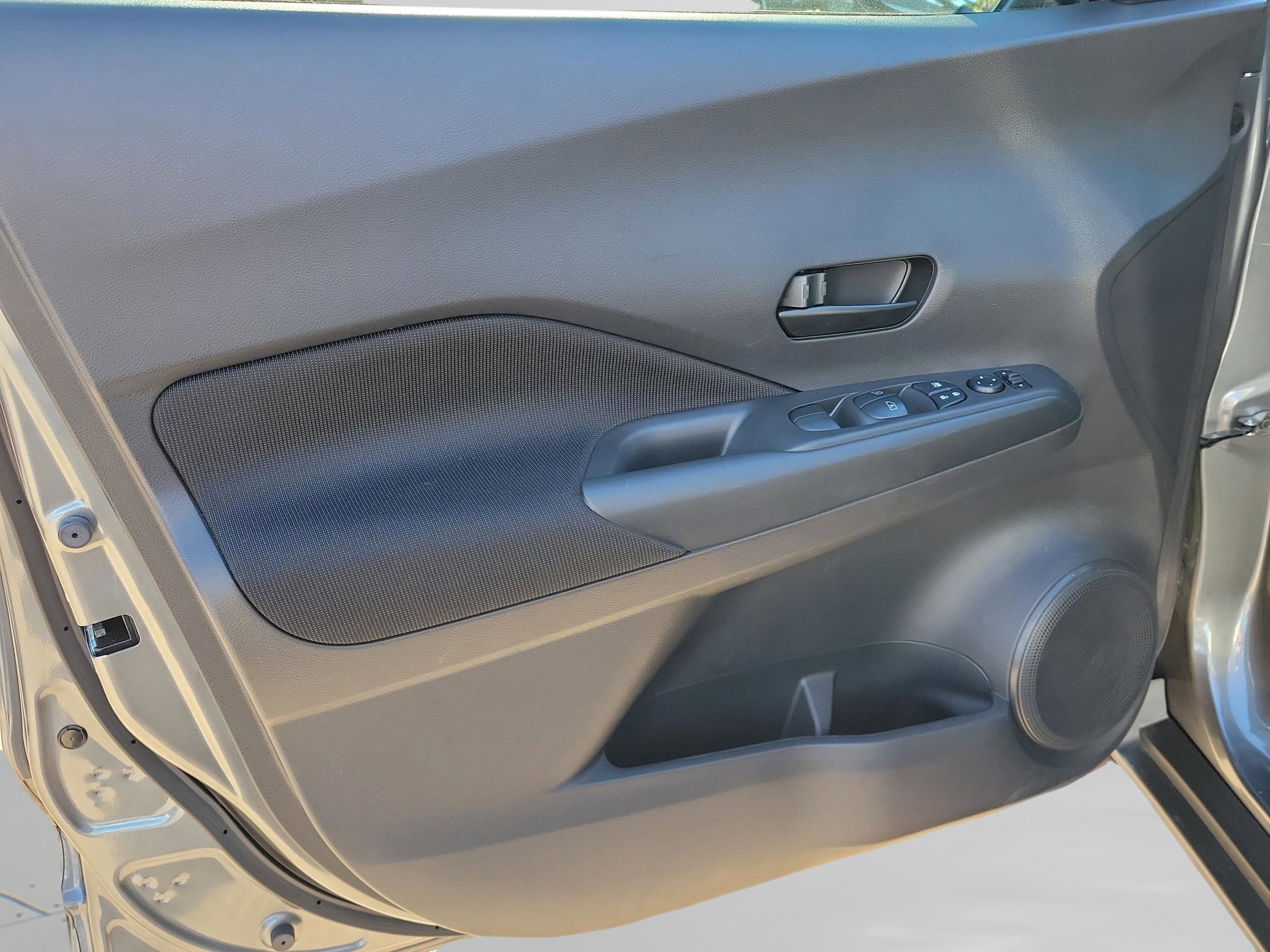 Certified 2025 Nissan Kicks Play S image 18