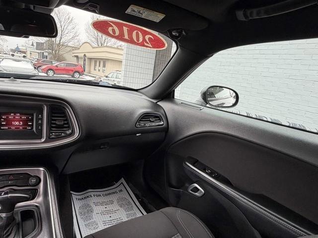 Used 2016 Dodge Challenger SXT image 27