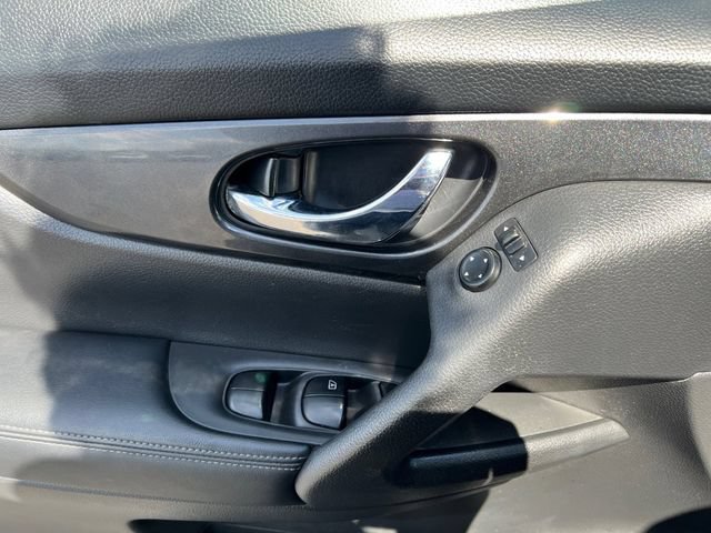 Used 2019 Nissan Rogue SV FWD image 17