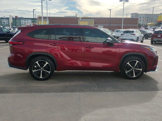 Used 2021 Toyota Highlander XSE image 3