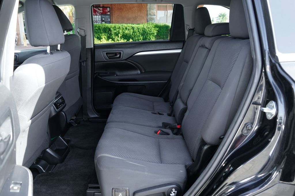 Used 2017 Toyota Highlander LE FWD image 30