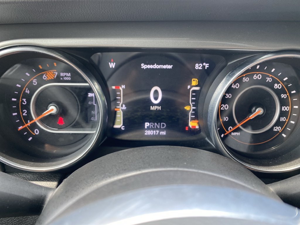 Used 2022 Jeep Wrangler Unlimited Sahara AWD/4WD image 31