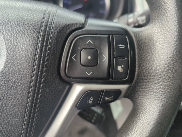 Used 2019 Toyota Highlander LE FWD image 13