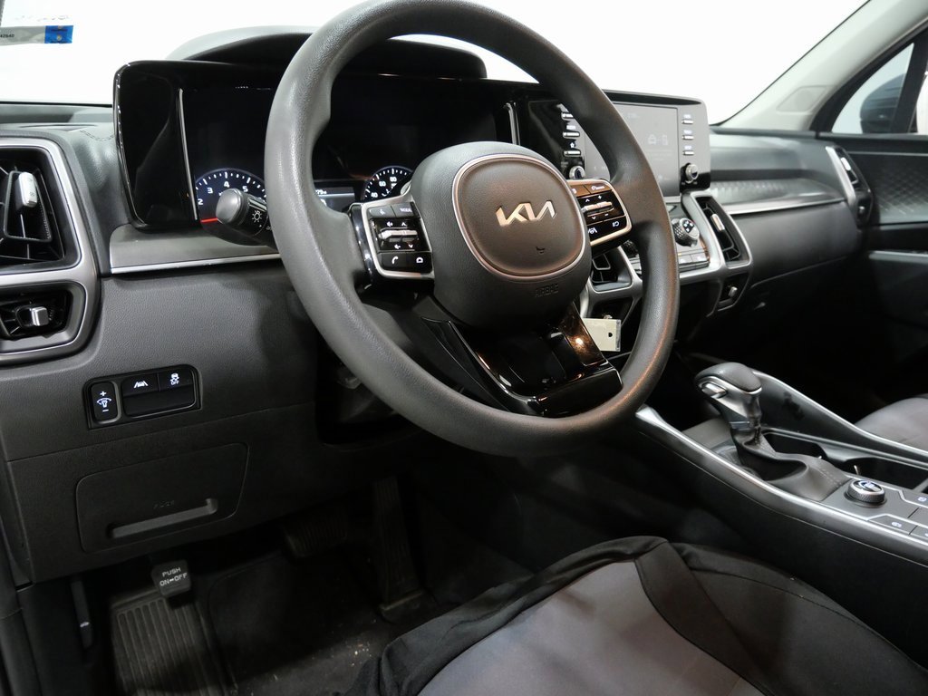 Used 2023 Kia Sorento LX image 11