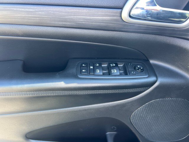 Used 2019 Jeep Grand Cherokee Laredo AWD/4WD image 10