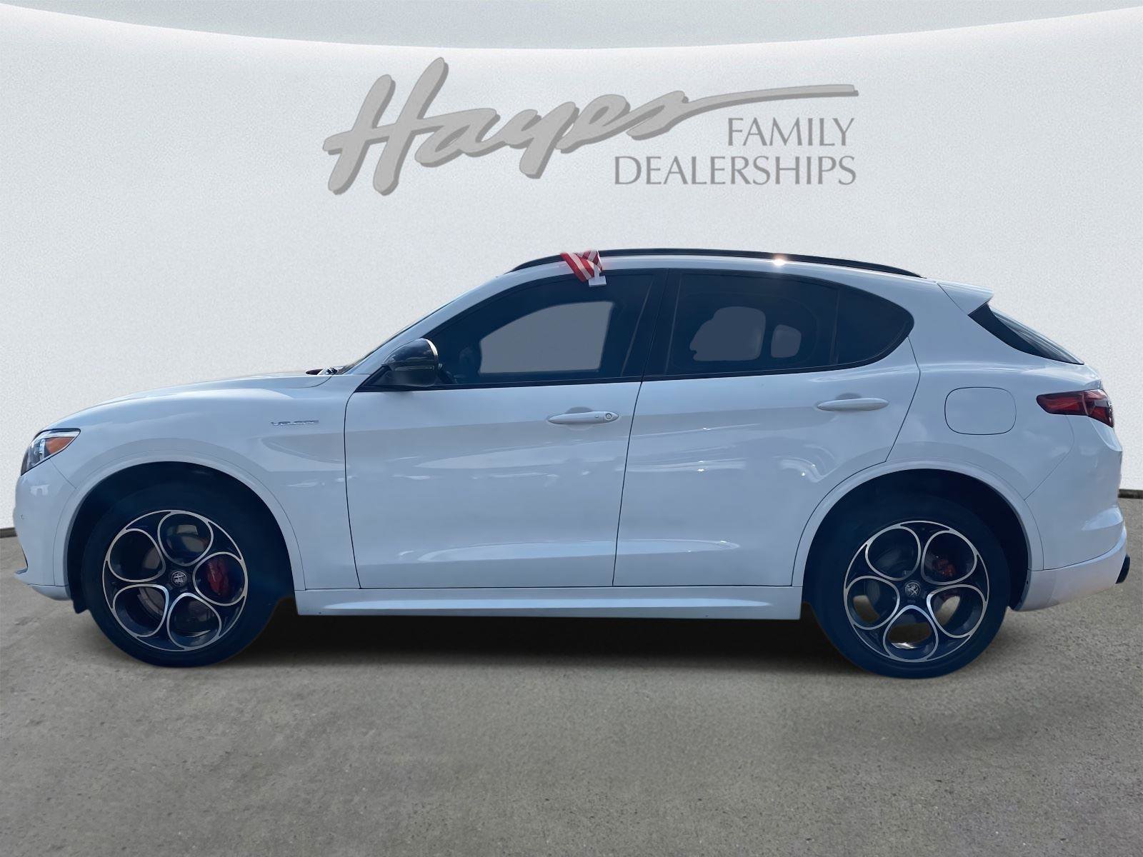 Used 2022 Alfa Romeo Stelvio Veloce image 36