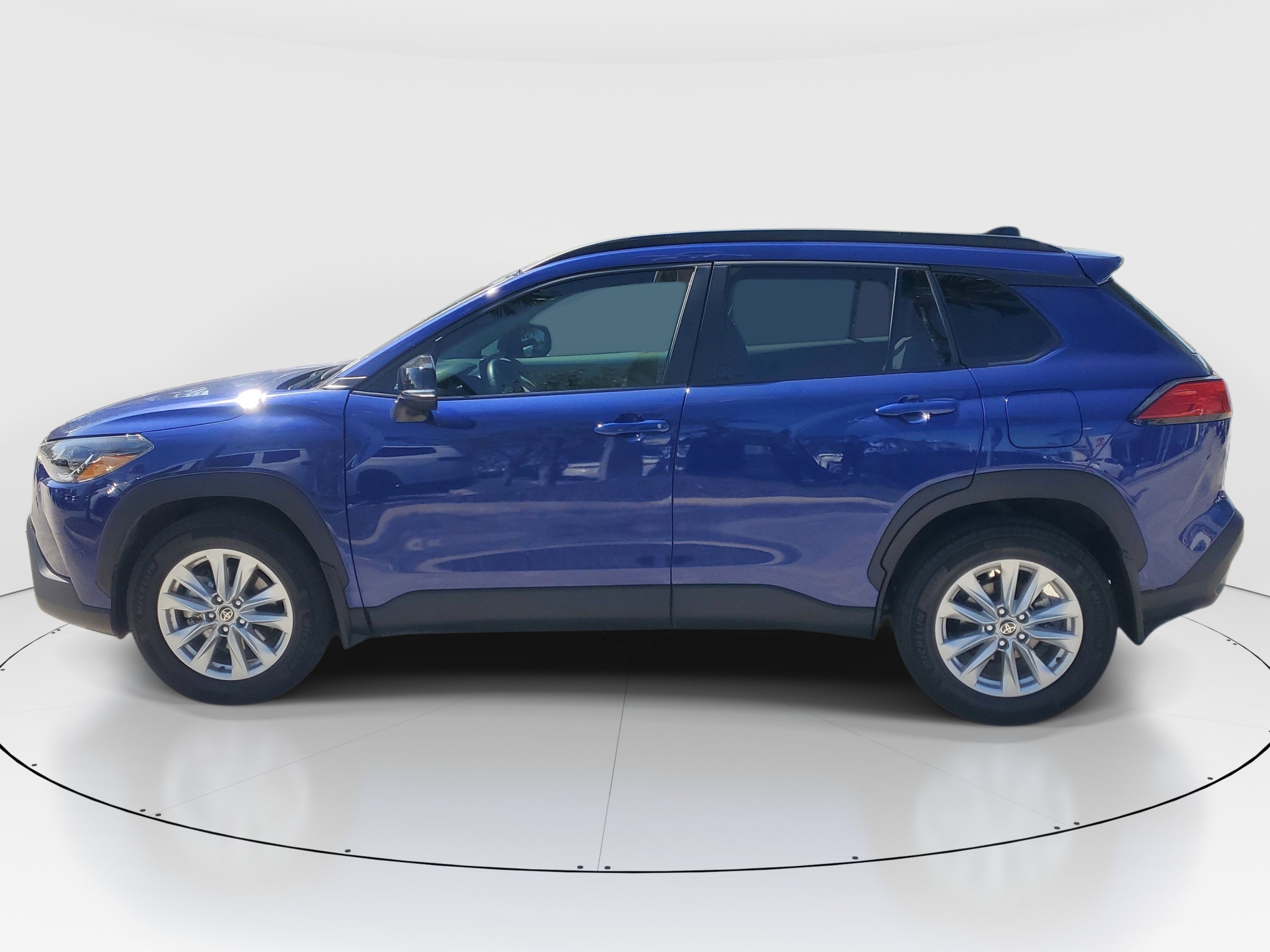 Certified 2025 Toyota Corolla Cross LE FWD image 6