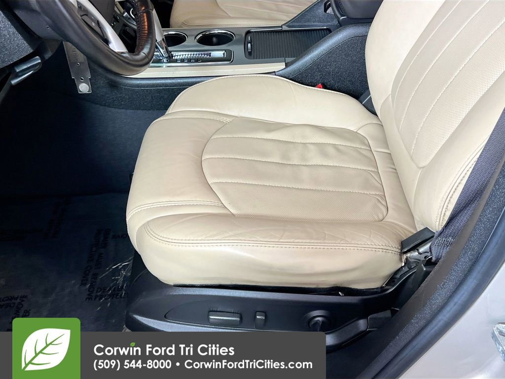 Used 2011 Chevrolet Traverse LTZ image 22