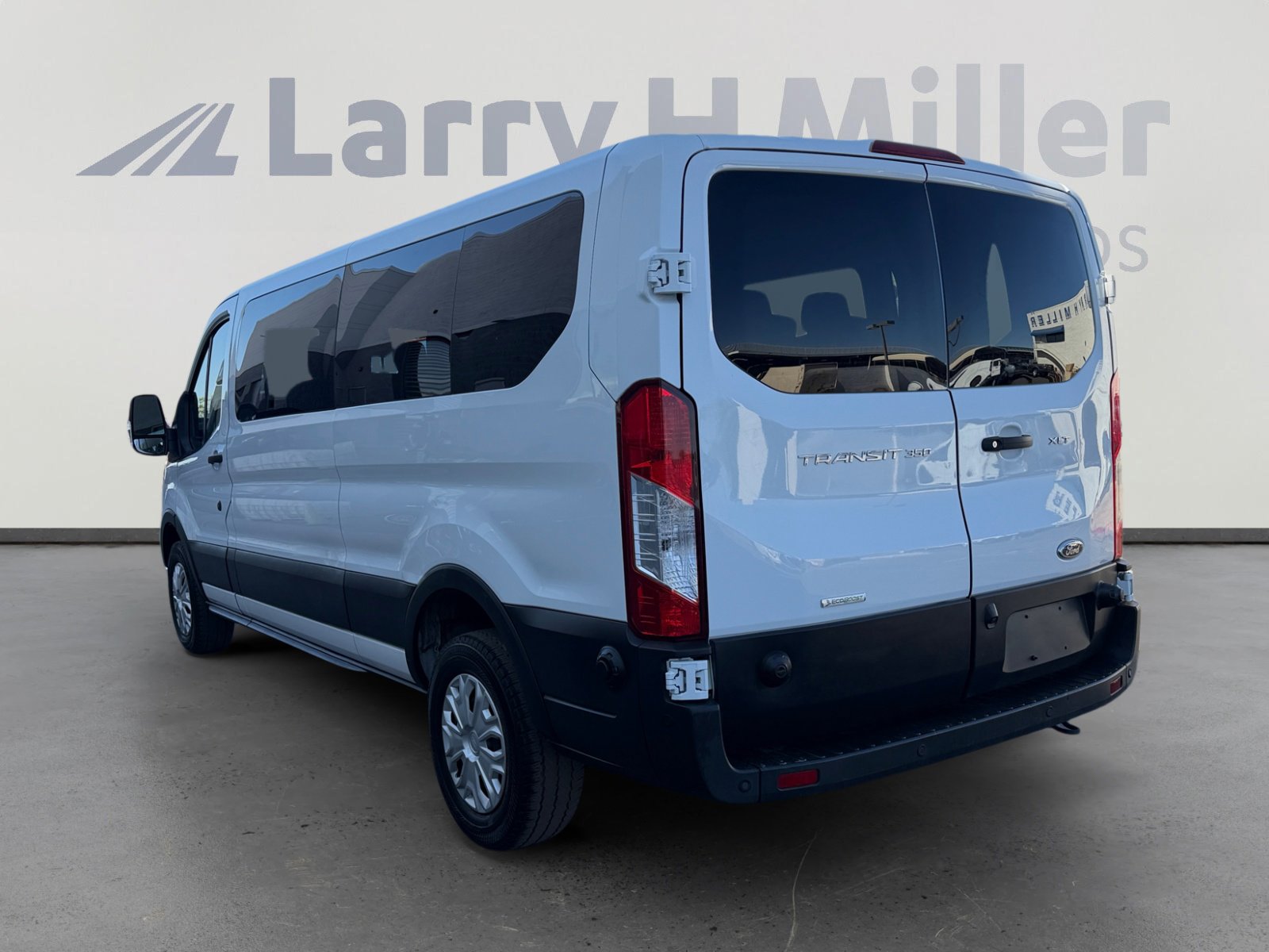 Used 2024 Ford Transit 350 XLT RWD image 3