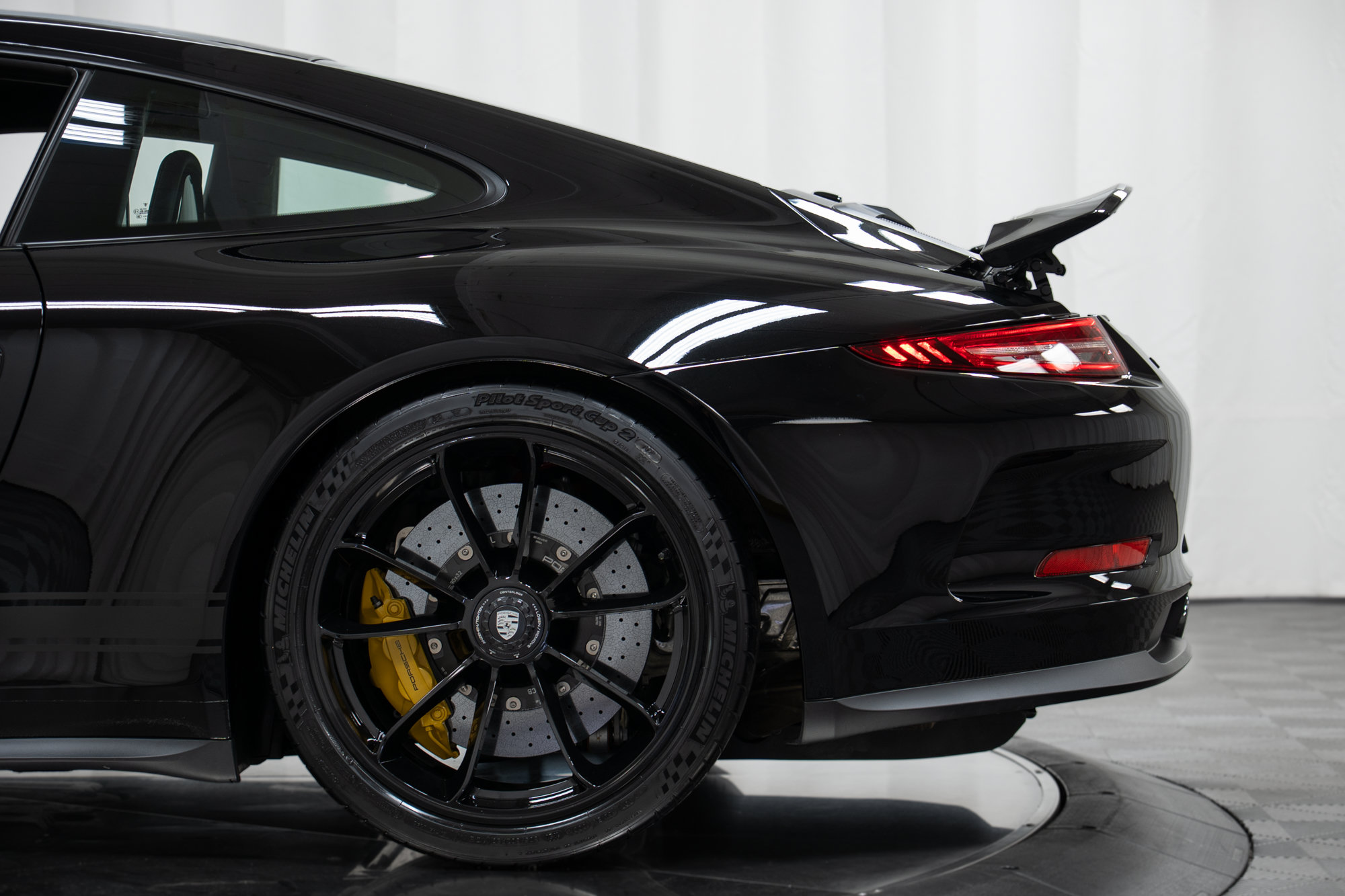 Used 2016 Porsche 911 R RWD image 64