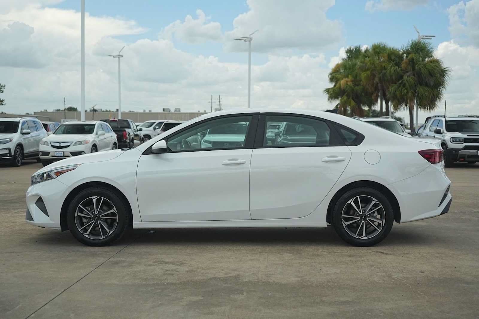 Used 2023 Kia Forte LXS FWD image 3