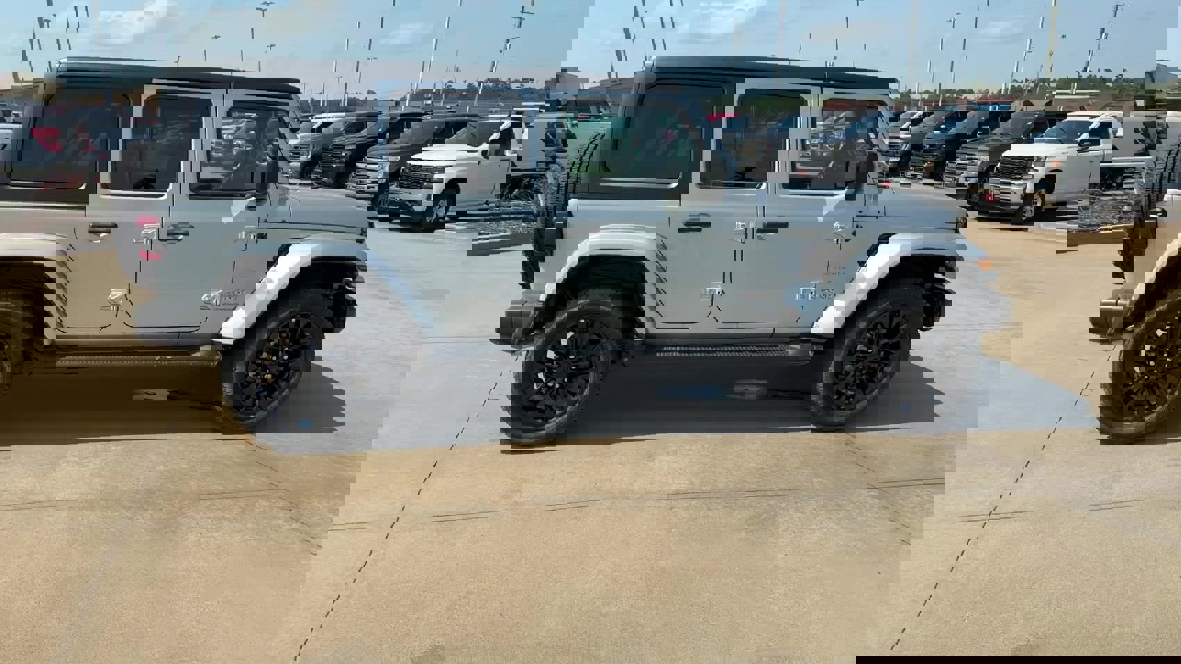 New 2023 Jeep Wrangler Sahara w/ Cold Weather Group image 9