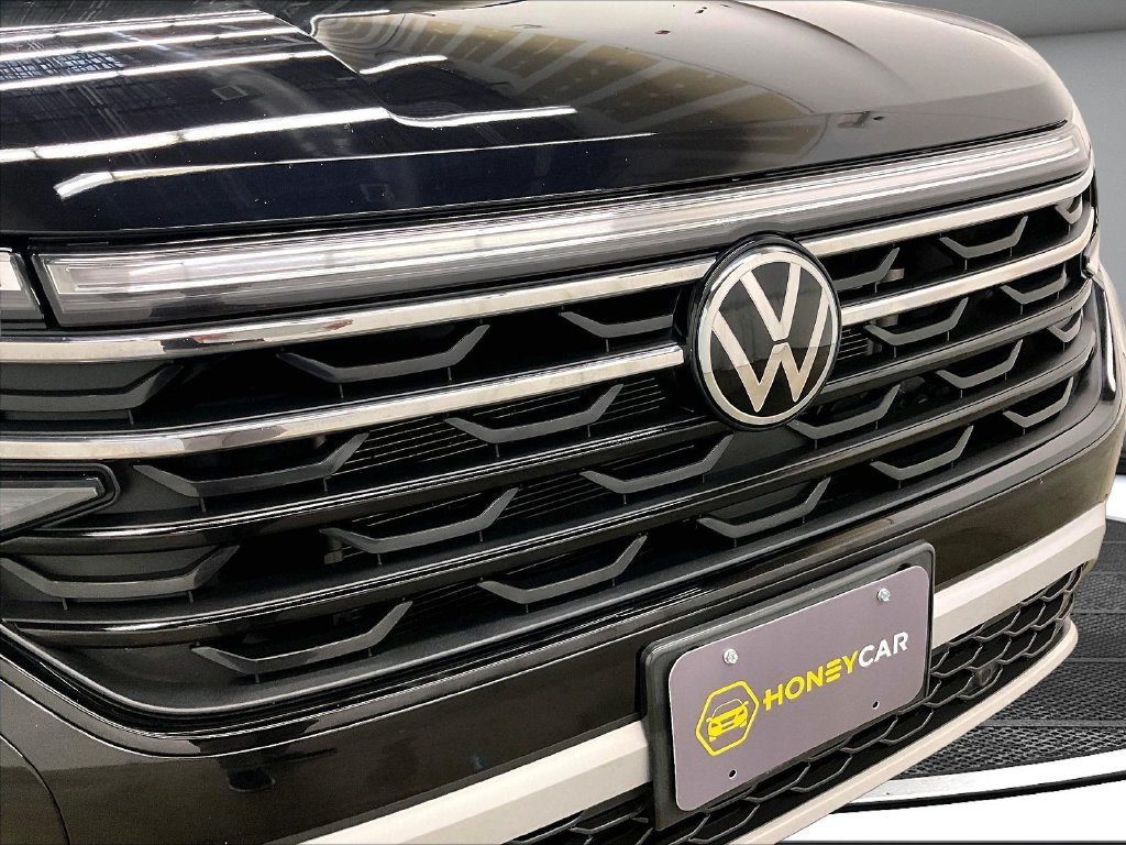 Used 2024 Volkswagen Atlas Peak Edition SE AWD/4WD image 32