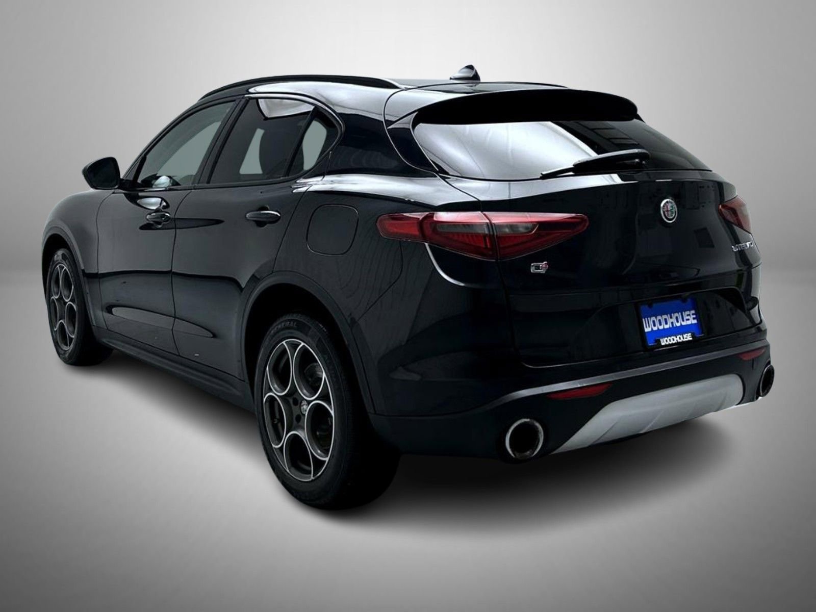 Used 2018 Alfa Romeo Stelvio Sport w/ Quick Order Package 22J Sport AWD/4WD image 7
