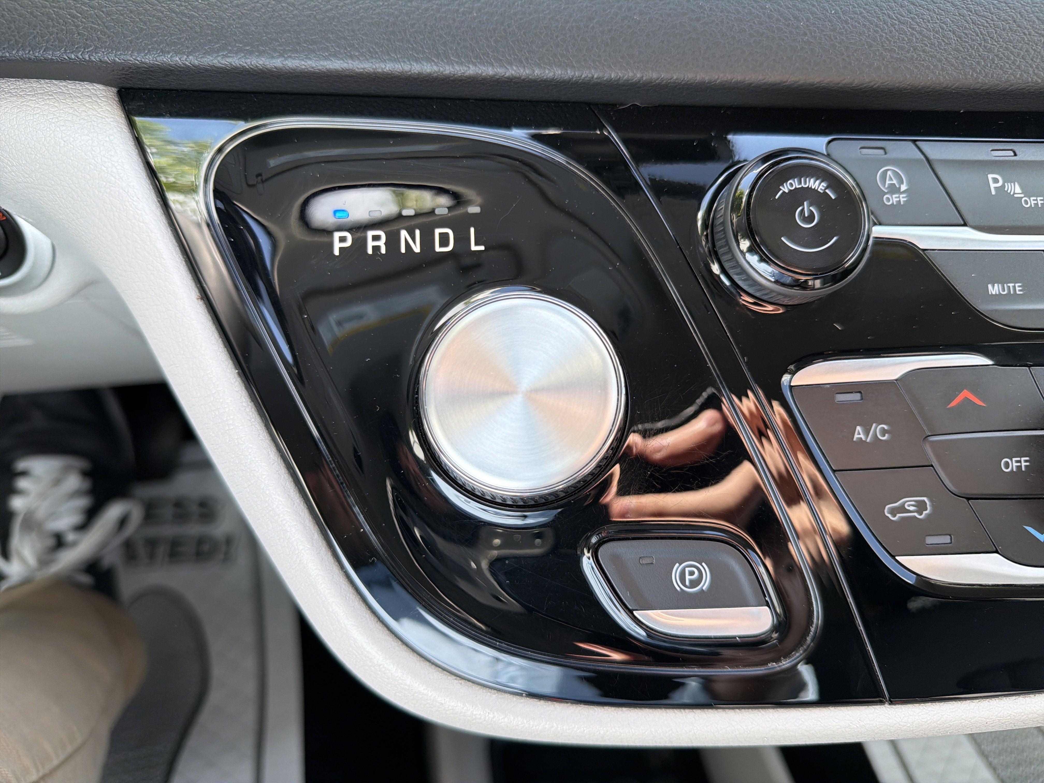 Used 2024 Chrysler Pacifica Touring-L FWD image 24