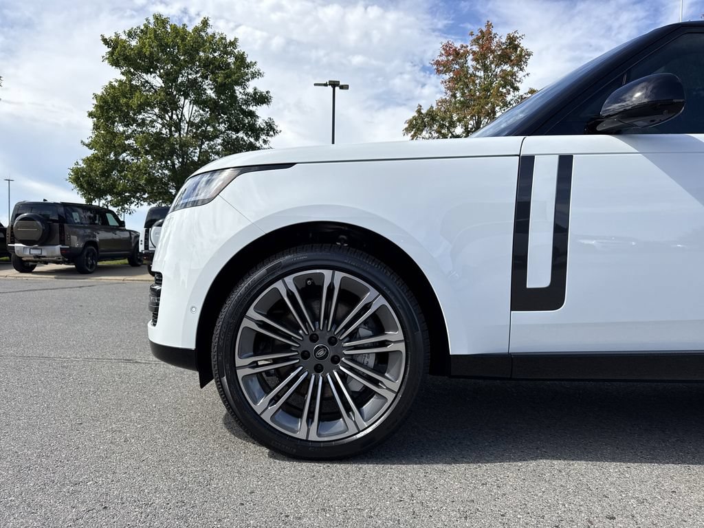 New 2025 Land Rover Range Rover SE AWD/4WD image 9