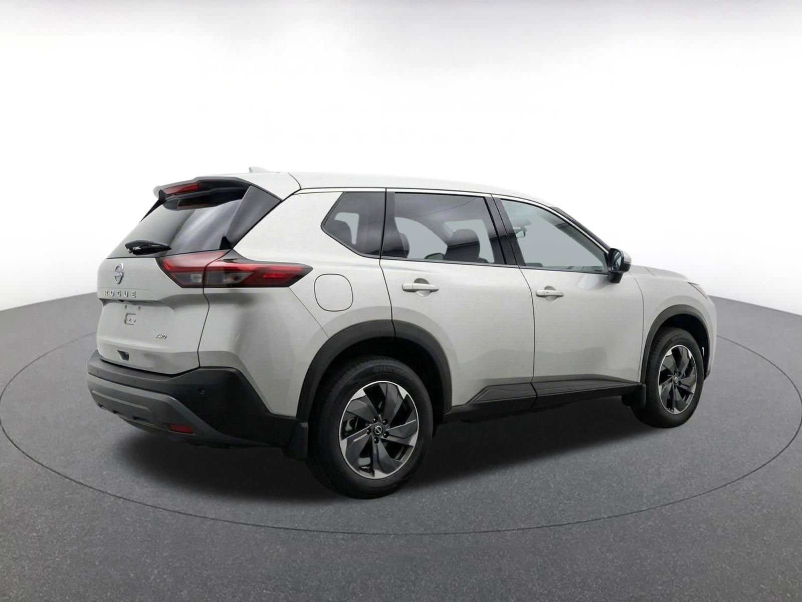 Used 2025 Nissan Rogue SV AWD/4WD image 9
