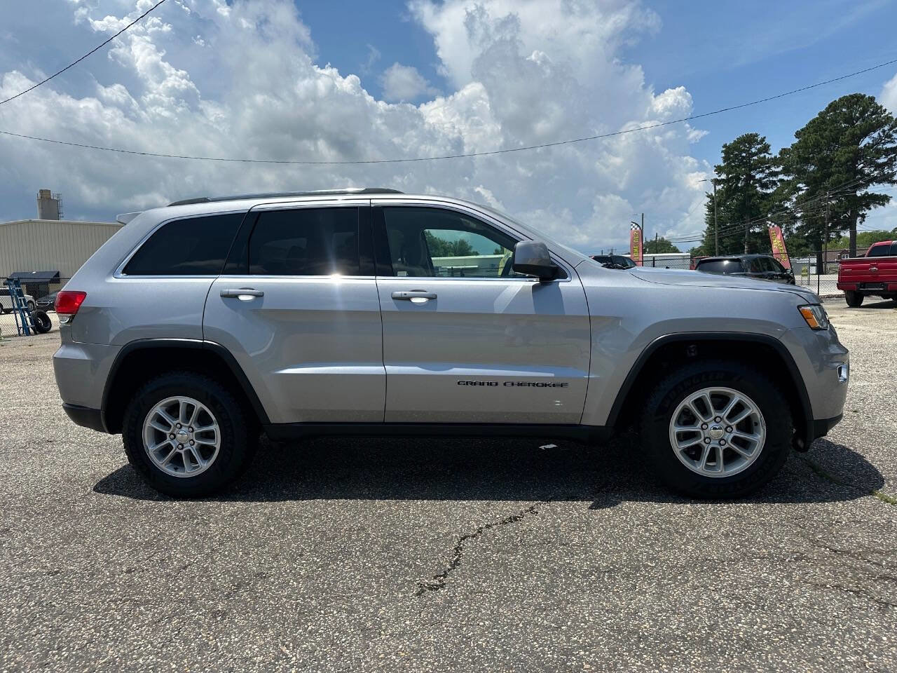 Used 2019 Jeep Grand Cherokee Laredo image 10