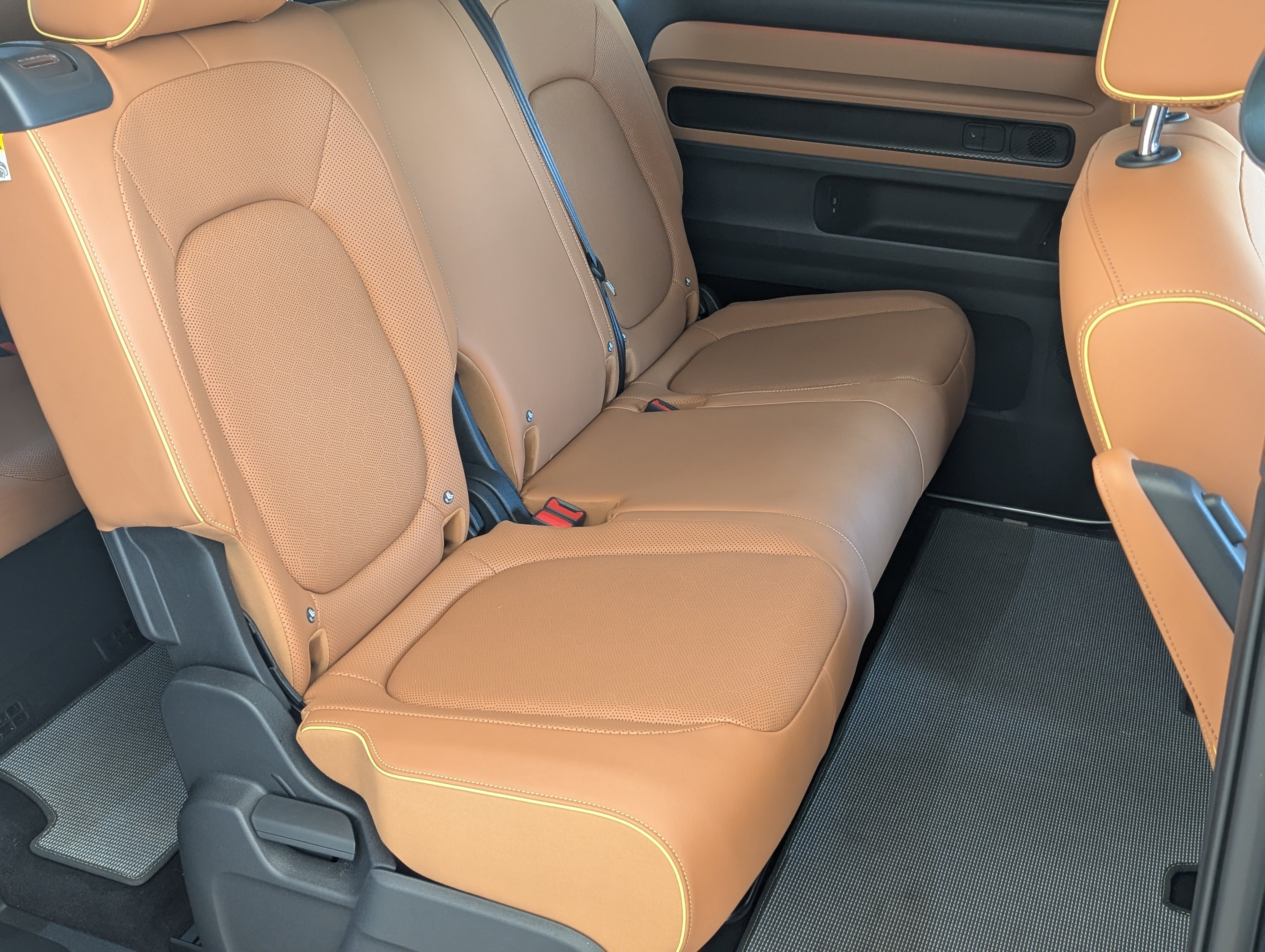 Used 2025 Volkswagen ID. Buzz Pro S Plus RWD image 24