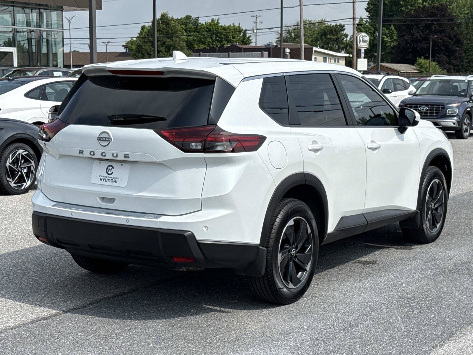 Used 2025 Nissan Rogue SV FWD image 25