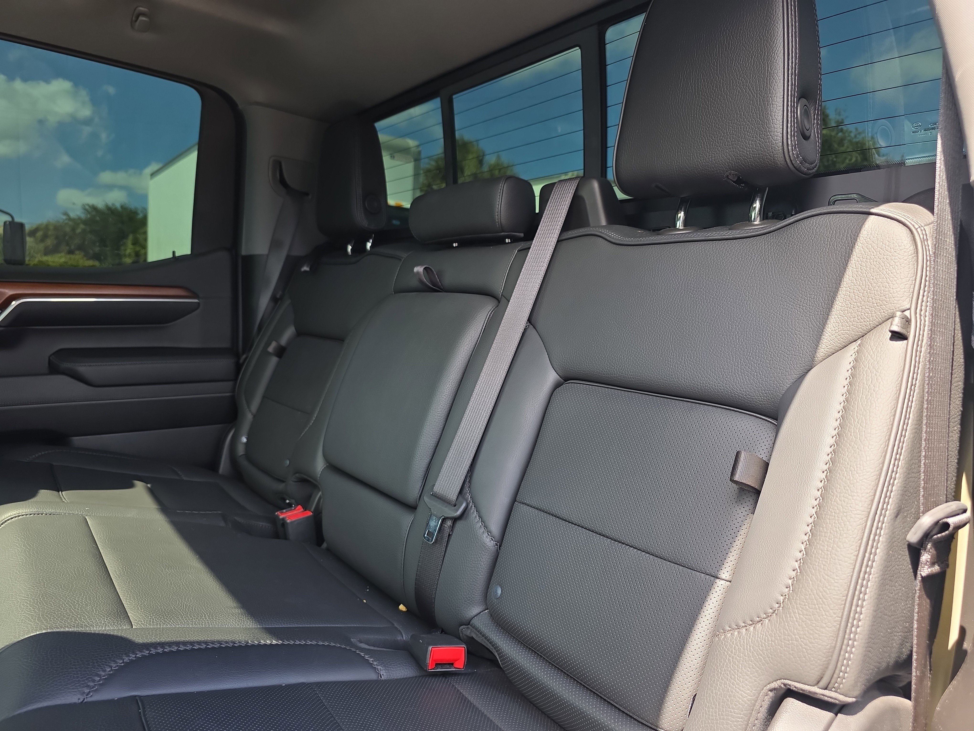 Used 2022 GMC Sierra 1500 Denali w/ Denali Reserve Package AWD/4WD image 16