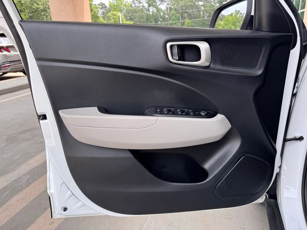Certified 2023 Hyundai Venue SEL FWD image 21