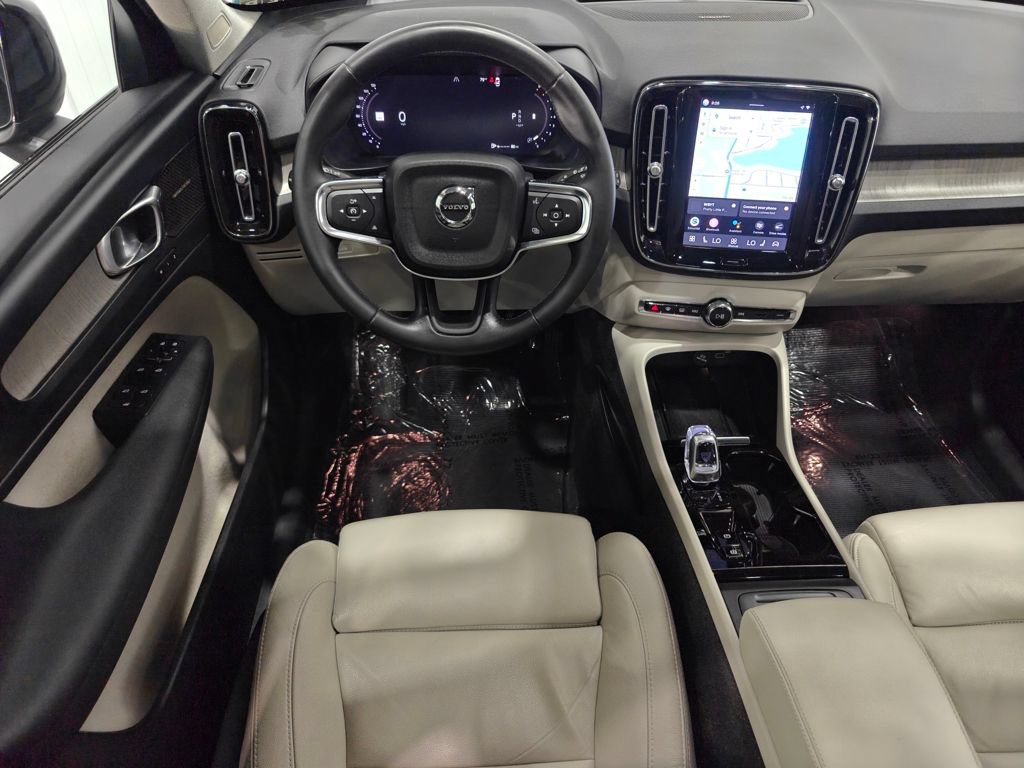 Used 2023 Volvo XC40 B4 Ultimate FWD image 4