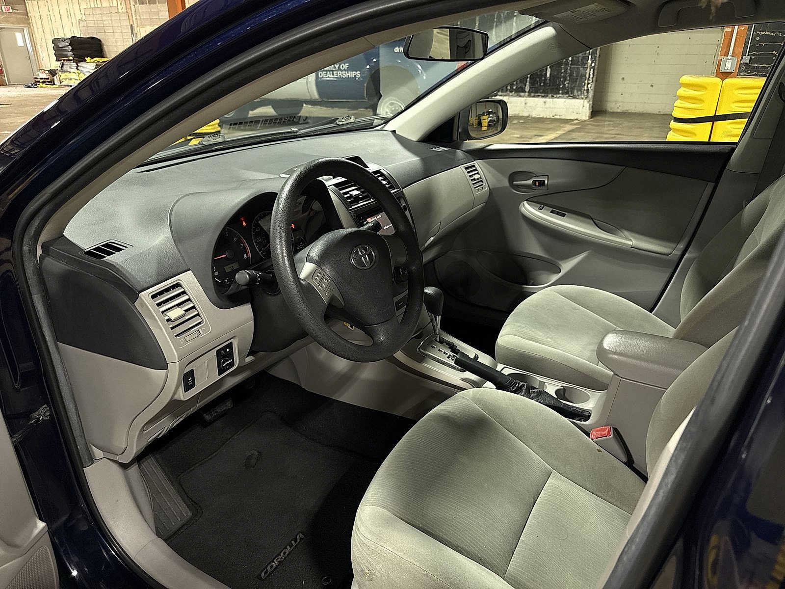 Used 2013 Toyota Corolla LE FWD image 26