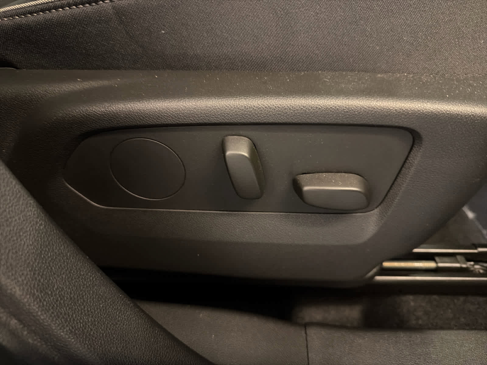 Used 2023 Buick Envision Essence image 29