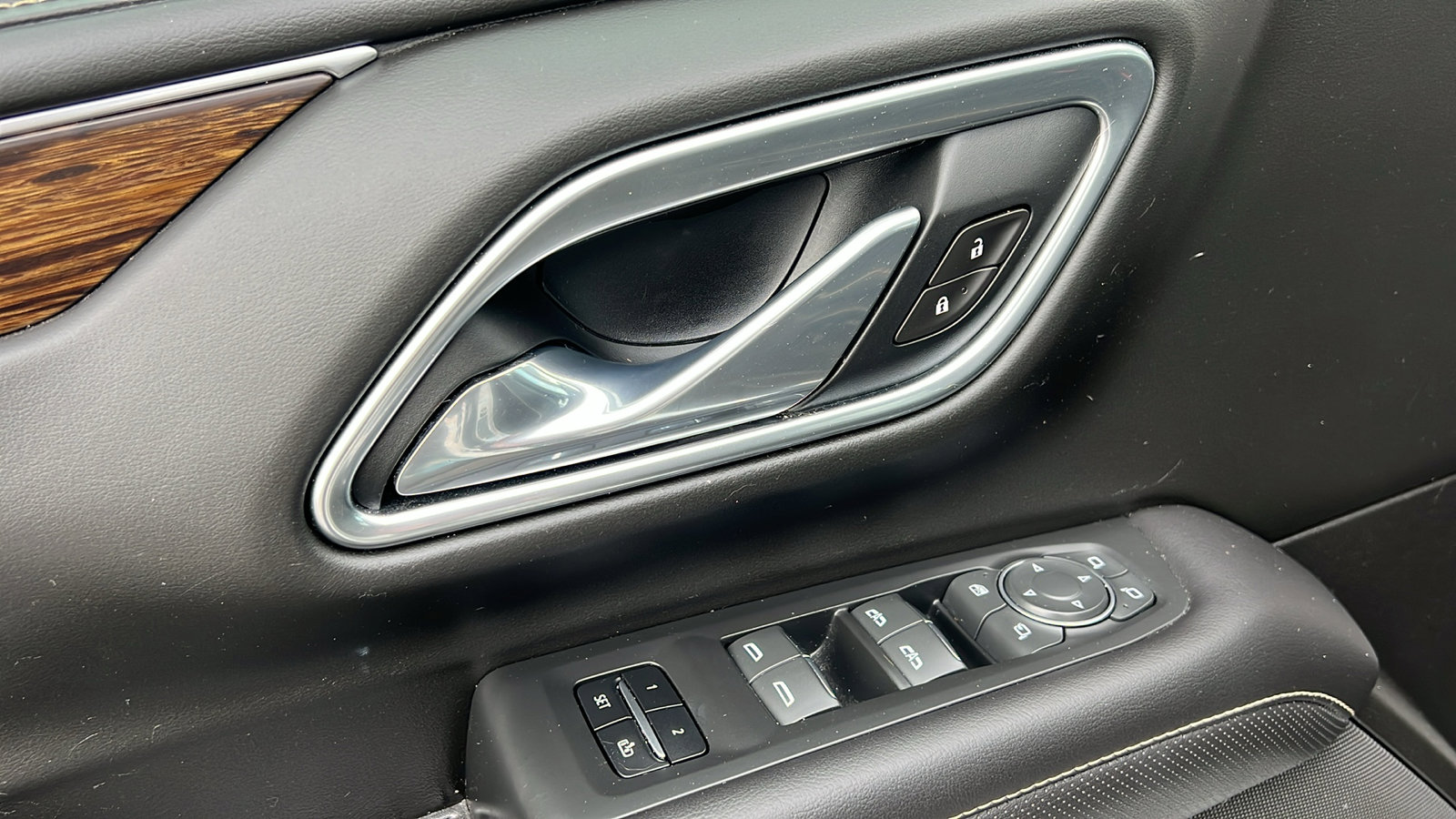 Used 2021 Chevrolet Tahoe Premier w/ Premium Package image 22