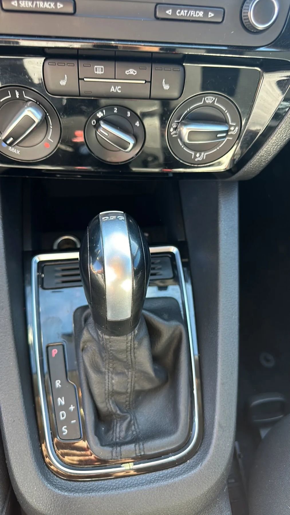 Used 2015 Volkswagen Jetta TDI S FWD image 9