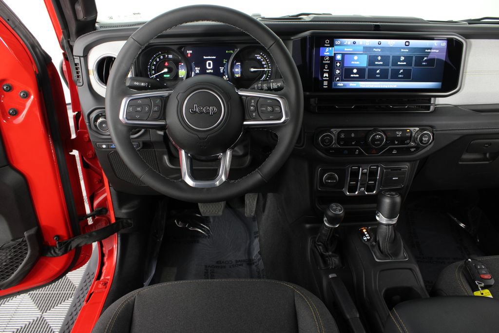 Used 2025 Jeep Wrangler Unlimited Sahara AWD/4WD image 10