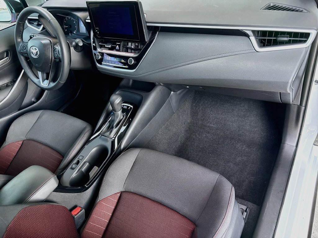 Certified 2025 Toyota Corolla SE FWD image 17