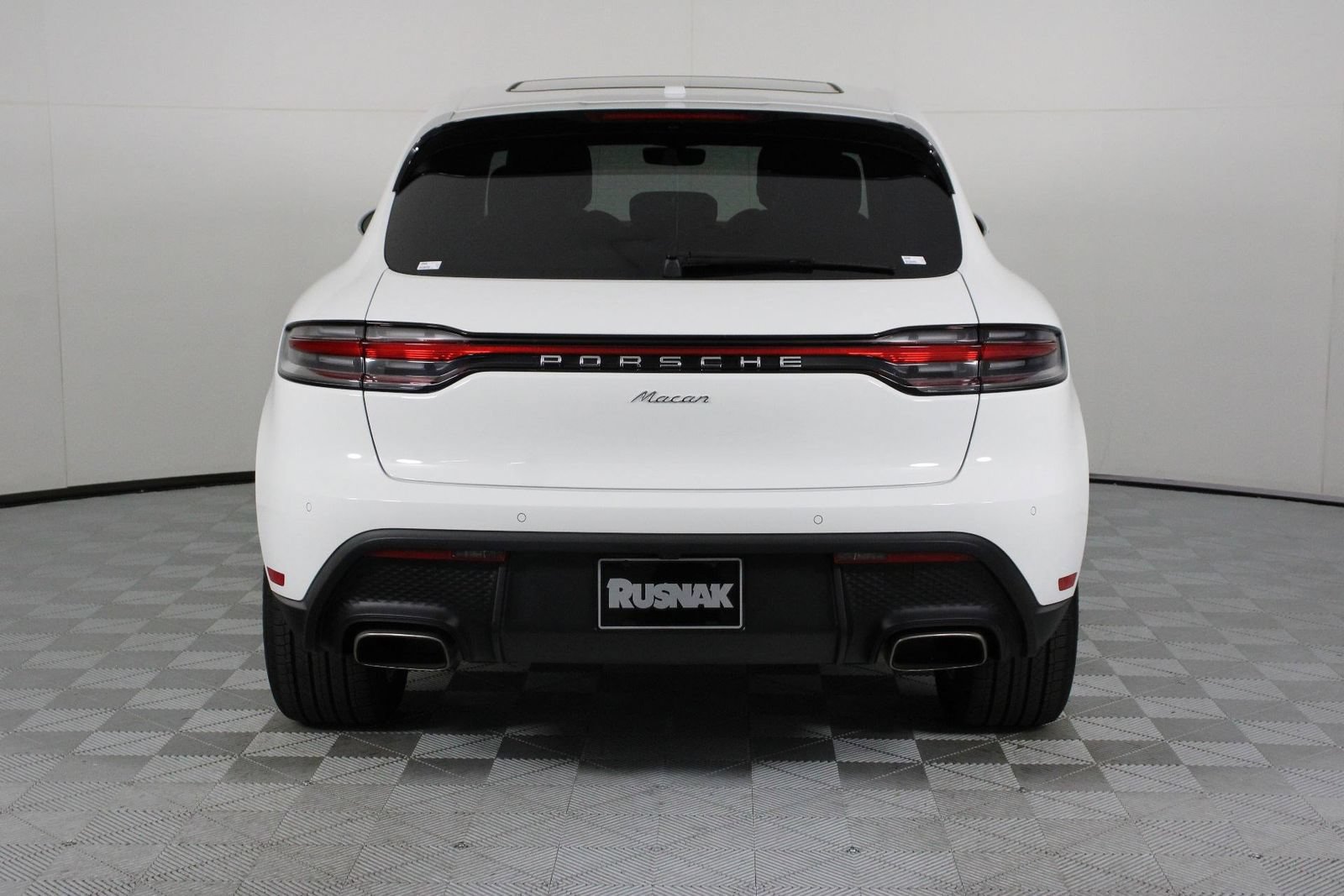 Certified 2026 Porsche Macan AWD/4WD image 6