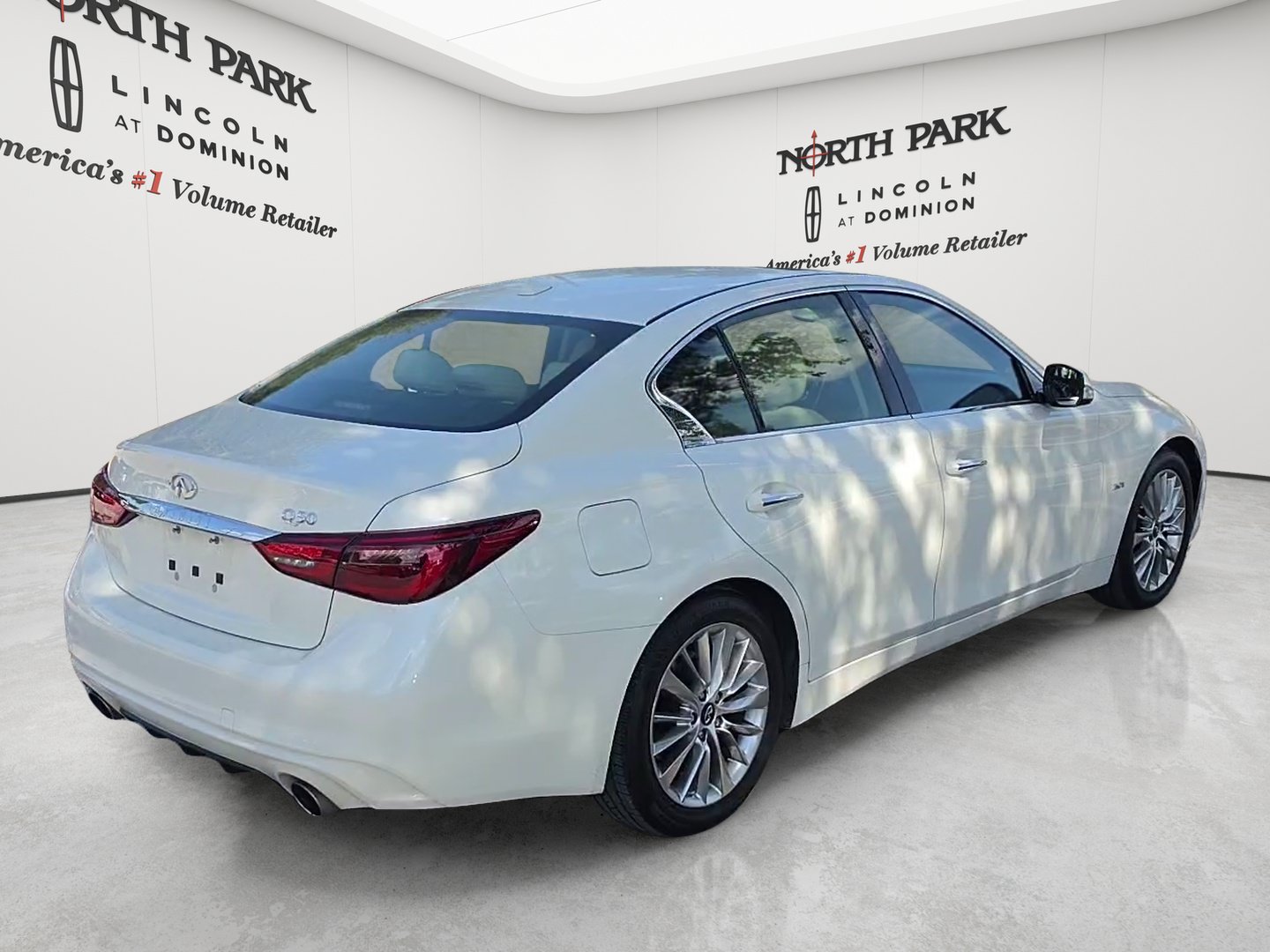 Used 2019 INFINITI Q50 Luxe w/ Essential Package (3.0T Luxe) RWD image 5
